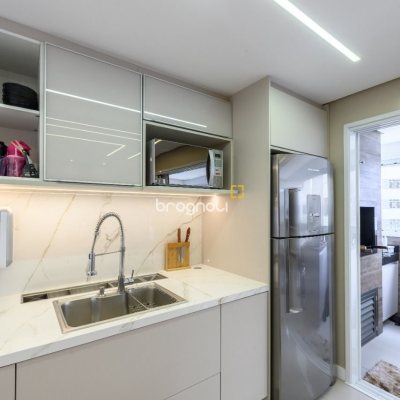 Apartamento com 95m², 3 quartos (sendo 1 suíte), 2 garagens, no bairro Itacorubi em Florianópolis