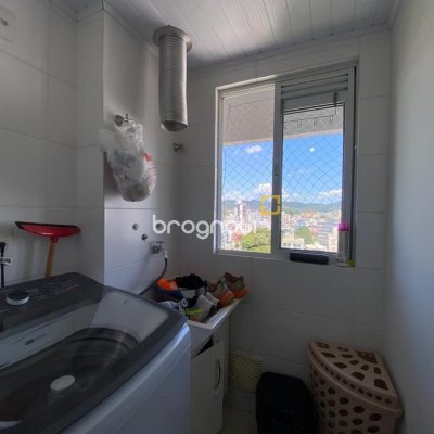 Apartamento com 61m², 2 quartos (sendo 1 suíte), 1 garagem, no bairro Pagani em Palhoça