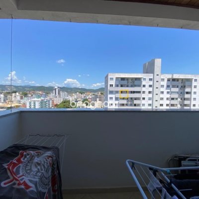 Apartamento com 61m², 2 quartos (sendo 1 suíte), 1 garagem, no bairro Pagani em Palhoça