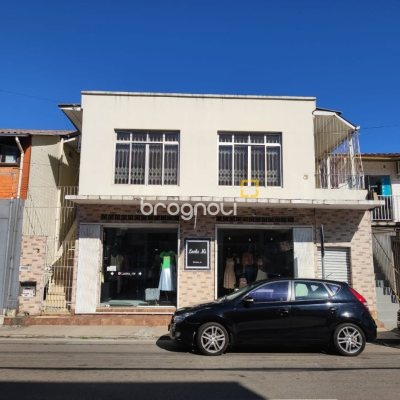 Prédio com 230m², no bairro Barreiros em São José