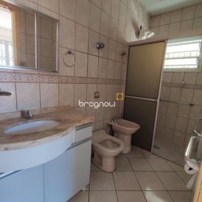 Prédio com 230m², no bairro Barreiros em São José
