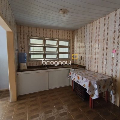 Prédio com 230m², no bairro Barreiros em São José