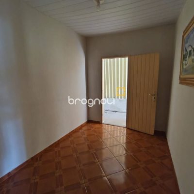 Prédio com 230m², no bairro Barreiros em São José