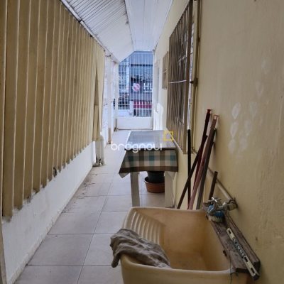 Prédio com 230m², no bairro Barreiros em São José