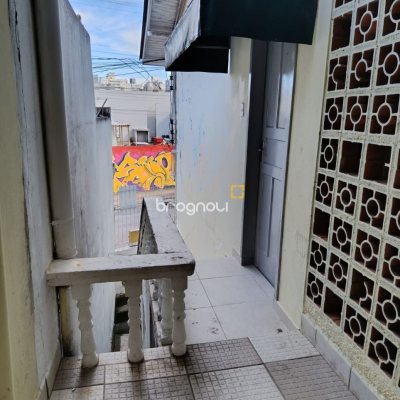 Prédio com 230m², no bairro Barreiros em São José