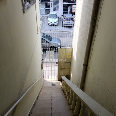 Prédio com 230m², no bairro Barreiros em São José