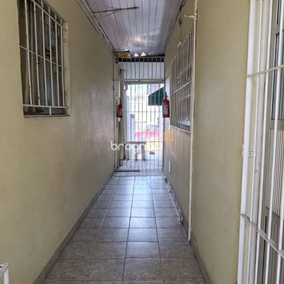Prédio com 230m², no bairro Barreiros em São José
