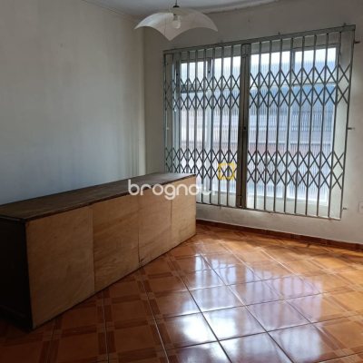 Prédio com 230m², no bairro Barreiros em São José