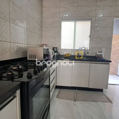 Casa com 180m², 3 quartos (sendo 1 suíte), 2 garagens, no bairro Ingleses em Florianópolis
