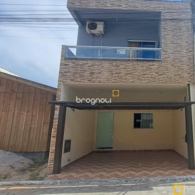 Casa com 180m², 3 quartos (sendo 1 suíte), 2 garagens, no bairro Ingleses em Florianópolis