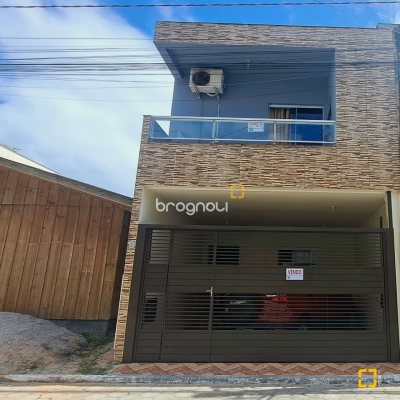 Casa com 180m², 3 quartos (sendo 1 suíte), 2 garagens, no bairro Ingleses em Florianópolis