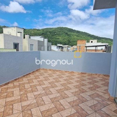 Casa com 180m², 3 quartos (sendo 1 suíte), 2 garagens, no bairro Ingleses em Florianópolis