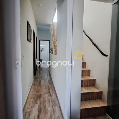 Casa com 180m², 3 quartos (sendo 1 suíte), 2 garagens, no bairro Ingleses em Florianópolis