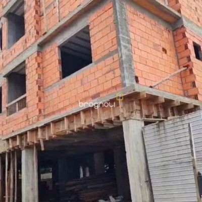 Apartamento com 62m², 2 quartos (sendo 1 suíte), 1 garagem, no bairro Ingleses em Florianópolis