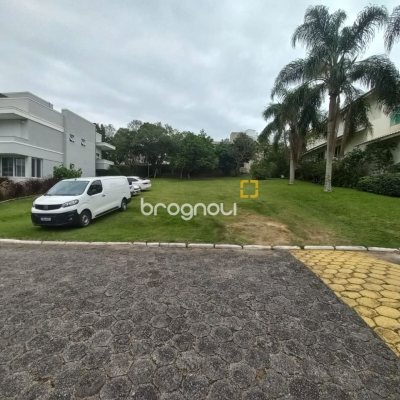 Terreno com 1503m², no bairro Cacupé em Florianópolis