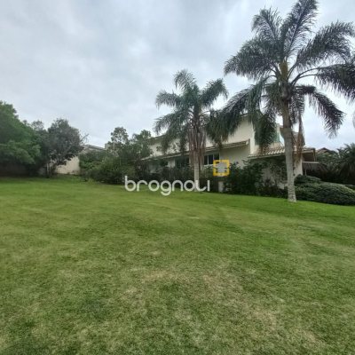 Terreno com 1503m², no bairro Cacupé em Florianópolis