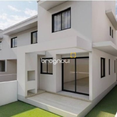 Casa com 103m², 3 quartos (sendo 2 suítes), 2 garagens, no bairro Rio Vermelho em Florianópolis