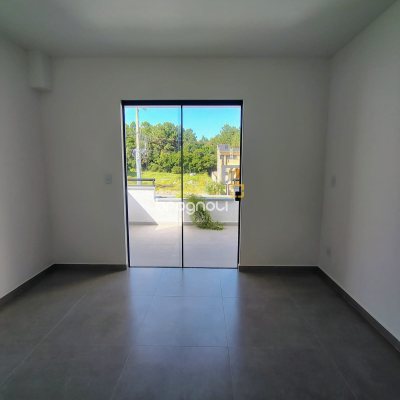 Casa com 103m², 3 quartos (sendo 2 suítes), 2 garagens, no bairro Rio Vermelho em Florianópolis