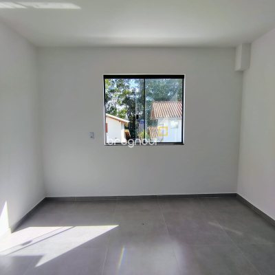 Casa com 103m², 3 quartos (sendo 2 suítes), 2 garagens, no bairro Rio Vermelho em Florianópolis