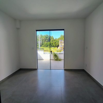 Casa com 103m², 3 quartos (sendo 2 suítes), 2 garagens, no bairro Rio Vermelho em Florianópolis
