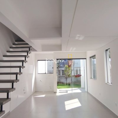 Casa com 103m², 3 quartos (sendo 2 suítes), 2 garagens, no bairro Rio Vermelho em Florianópolis