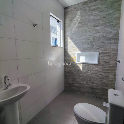 Casa com 103m², 3 quartos (sendo 2 suítes), 2 garagens, no bairro Rio Vermelho em Florianópolis