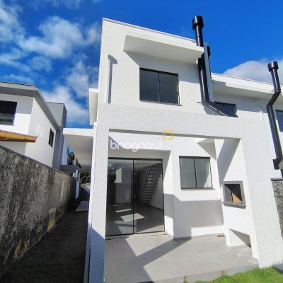 Casa com 103m², 3 quartos (sendo 2 suítes), 2 garagens, no bairro Rio Vermelho em Florianópolis
