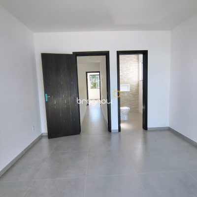 Casa com 103m², 3 quartos (sendo 2 suítes), 2 garagens, no bairro Rio Vermelho em Florianópolis
