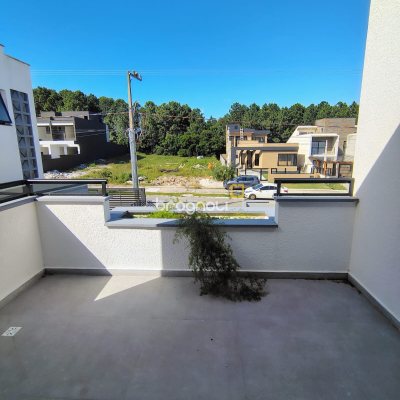 Casa com 103m², 3 quartos (sendo 2 suítes), 2 garagens, no bairro Rio Vermelho em Florianópolis