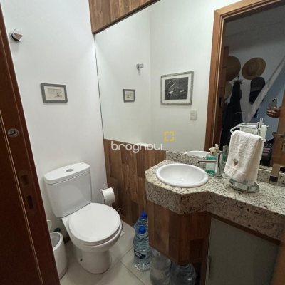 Apartamento com 102m², 3 quartos (sendo 1 suíte), 2 garagens, no bairro Campeche em Florianópolis