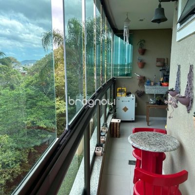 Apartamento com 102m², 3 quartos (sendo 1 suíte), 2 garagens, no bairro Campeche em Florianópolis