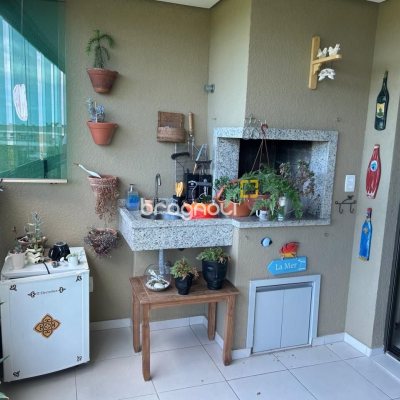 Apartamento com 102m², 3 quartos (sendo 1 suíte), 2 garagens, no bairro Campeche em Florianópolis