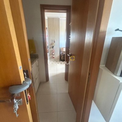Apartamento com 102m², 3 quartos (sendo 1 suíte), 2 garagens, no bairro Campeche em Florianópolis