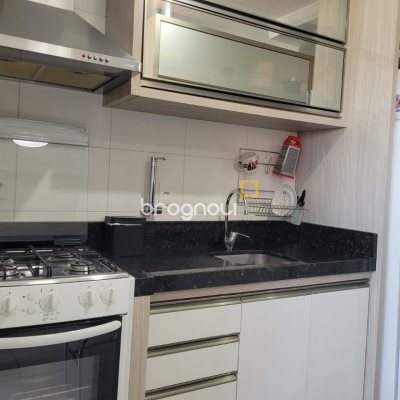 Apartamento com 72m², 2 quartos (sendo 1 suíte), 1 garagem, no bairro Campinas em São José