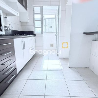 Apartamento com 74m², 3 quartos (sendo 1 suíte), 1 garagem, no bairro Itacorubi em Florianópolis