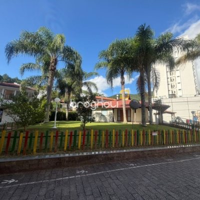 Apartamento com 74m², 3 quartos (sendo 1 suíte), 1 garagem, no bairro Itacorubi em Florianópolis