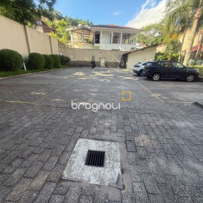 Apartamento com 74m², 3 quartos (sendo 1 suíte), 1 garagem, no bairro Itacorubi em Florianópolis