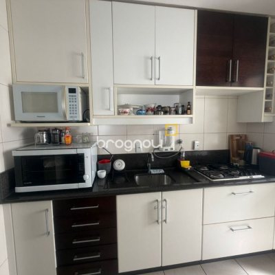 Apartamento com 74m², 3 quartos (sendo 1 suíte), 1 garagem, no bairro Itacorubi em Florianópolis