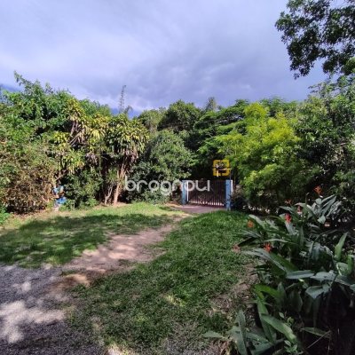 Casa com 91m², 3 quartos (sendo 1 suíte), 1 garagem, no bairro São João do Rio Vermelho em Florianópolis