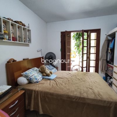 Casa com 91m², 3 quartos (sendo 1 suíte), 1 garagem, no bairro São João do Rio Vermelho em Florianópolis