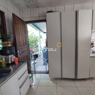 Casa com 91m², 3 quartos (sendo 1 suíte), 1 garagem, no bairro São João do Rio Vermelho em Florianópolis