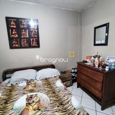 Casa com 91m², 3 quartos (sendo 1 suíte), 1 garagem, no bairro São João do Rio Vermelho em Florianópolis