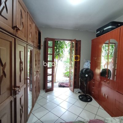 Casa com 91m², 3 quartos (sendo 1 suíte), 1 garagem, no bairro São João do Rio Vermelho em Florianópolis