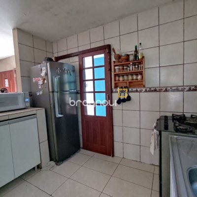 Casa com 91m², 3 quartos (sendo 1 suíte), 1 garagem, no bairro São João do Rio Vermelho em Florianópolis