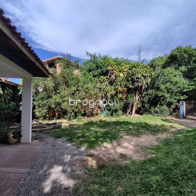 Casa com 91m², 3 quartos (sendo 1 suíte), 1 garagem, no bairro São João do Rio Vermelho em Florianópolis
