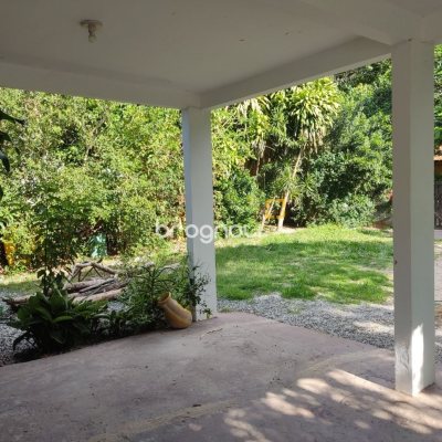 Casa com 91m², 3 quartos (sendo 1 suíte), 1 garagem, no bairro São João do Rio Vermelho em Florianópolis