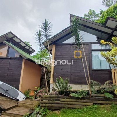 Sítio com 850m², 6 quartos, 3 garagens, no bairro Barra da Lagoa em Florianópolis