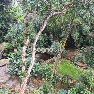 Sítio com 850m², 6 quartos, 3 garagens, no bairro Barra da Lagoa em Florianópolis