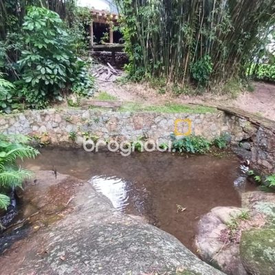 Sítio com 850m², 6 quartos, 3 garagens, no bairro Barra da Lagoa em Florianópolis