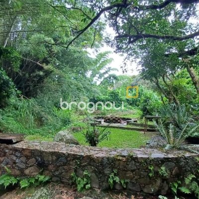 Sítio com 850m², 6 quartos, 3 garagens, no bairro Barra da Lagoa em Florianópolis